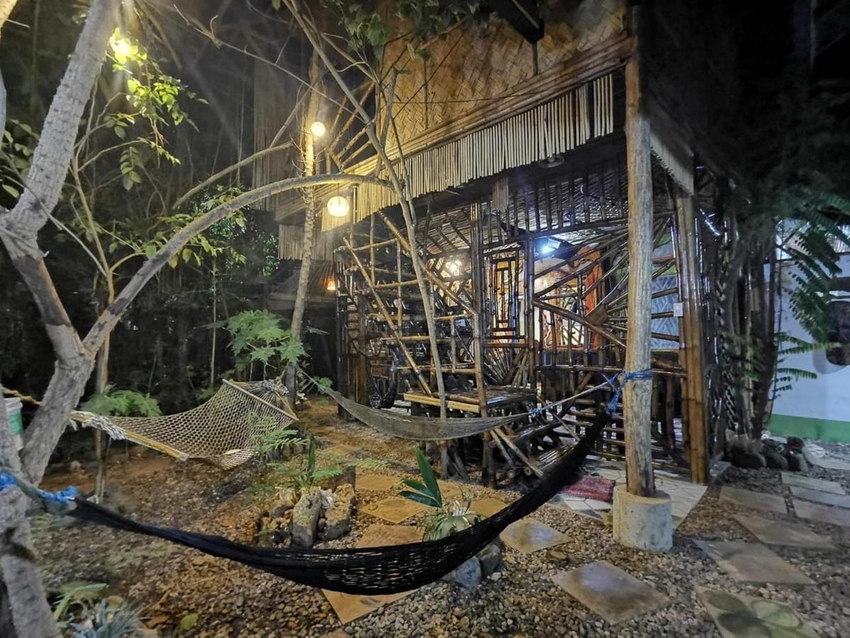 Hotel Bamboo Nest Puerto Princesa Esterno foto